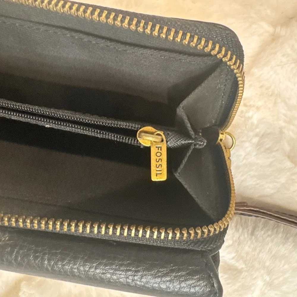 Fossil Black Pebbled Leather long Trifold Wallet For Women With Gold Hardware